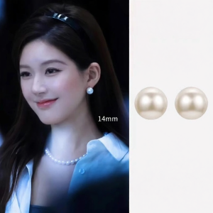 Pianist | Luxurious Lustrous Pearl Earrings
