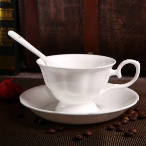 Nordic Style Bone China Coffee Cup Set with Plate Tea Drinking Home Breakfast Ceramic Flower Tea Set Handmade Craft Coffee Tools