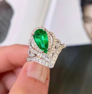 Montagne Jewelry 18k Pure White Gold Ring 0.7 Carat Diamond Inset Fine Jewellery Natural 1.73 Carat Emerald Ring