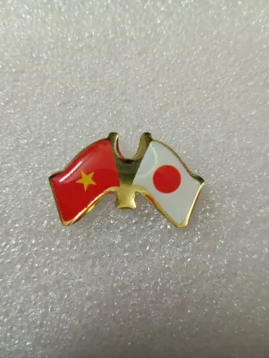 Huy hiệu cài áo lá cờ Việt Nam - Nhật bản pin cài áo quà tặng Vietnam - Japan