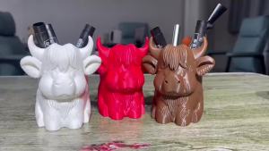 Creative Highland Cow Pen Holder Cute Cartoon Calf Desktop Ornament Large Capacity Student Office Stationery Storage Pen Holde