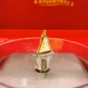 1-2 สลึง จีพระนางพญา รุ่นเมตตาทรัพย์รุ่งเรือง วัดนางพญา สำหรับสร้อย กันน้ำมีใบรับประกัน ทองคำแท้ 90% ไม่ลับตัว