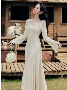 French Gentle Style One Shoulder Lace Dress Beautiful Everyday Wear Wedding Dress Long Skirt Vintage Splice High Waist Bell Sleeve