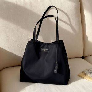 Minimalist Tote Bag Womens Large Capacity Commuter Handbag Single Shoulder Bag Canvas Material Magnetic Buckle Closure Soft