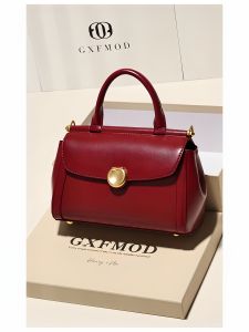 Red Wedding Bridal Bag Womens Crossbody Handbag Retro Design Small Square Bag Fashionable European Style Single Magnetic Buckle