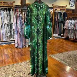 Benita Dress Viscos by Dian Pelangi LIMITED EDITION Busana Muslim Maxi Gamis Syari Abaya Kaftan Gaun Pesta Pernikahan Kondangan Casual Formal Lebaran Wanita Hijaber Cantik Anggun Modis Modern Simple Elegan Mewah Model Korea Terbaru Motif Batik Jumputan