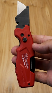 Milwaukee FASTBACK 6 in 1 Folding Utility Knife 48-22-1505 Press and Flip One Handed Pocket Multi Tool Screwdriver Wire Stripper 1/4 Inch Nut Driver
