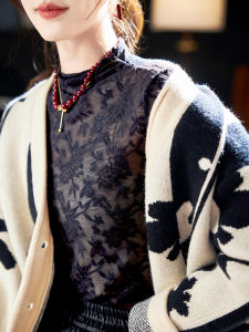 เสื้อเชิ้ตคอปกสูงครึ่งตัวสไตล์ลำลองสำหรับผู้หญิงในฤดูใบไม้ร่วงและฤดูหนาวปี 2024 เสื้อเชิ้ตคอวีลูกไม้โปร่งใสแบบสวมหัวสไตล์เกาหลี