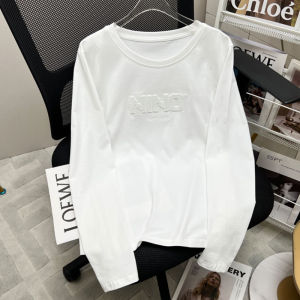 เสื้อยืดคอกลมแขนยาวปักลายตัวอักษรสีขาว แฟชั่นฤดูใบไม้ผลิ 2025 สำหรับผู้หญิง เสื้อผ้าทำงานสไตล์สตรีท ผ้าฝ้ายผสมโพลีเอสเตอร์