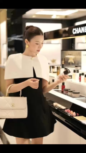 Váy nữ ngắn chiết eo dáng xoè phối áo choàng cổ siêu sang NEWFASHION99