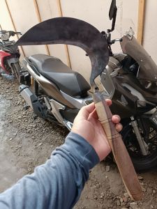 arit kored rumput baja selap isen besar tajam sepuh Dan tempa