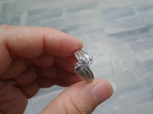 PY Beauty เครื่องประดับแหวนเพชร 925 Sterling silver พลอยคริสตัลสวารอฟสกี้ 68 เม็ด น้ำหนัก 0.53 กะรัต เพชรแท้เกรด SI ตำหนิค