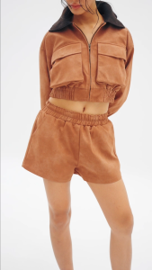 Pania Suede Leather shorts in Ripe Peach แพนญากางเกงขาสั้นหนังกลับสีริปพีช