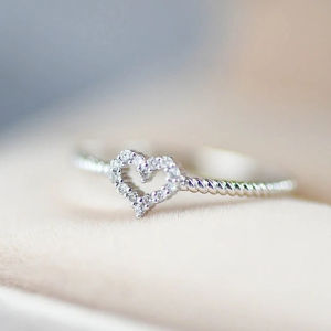 Huitan Chic Heart Rings for Women Dainty Love Finger Ring with Cubic Zircon Twist Band Fashion Contracted Wedding Bands Jewelry