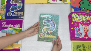 Sách - Mười vạn câu hỏi vì sao Sinh học