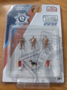 American Diorama Mijo Exclusives 1:64 scale figures Metro Police ( Chase)