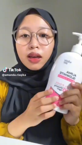[BUNDLING] WHITE INC Alpha Glowhite Body Lotion to Whitening & Moisturising 400ML + Precious Skin AHA Body Serum 30ML