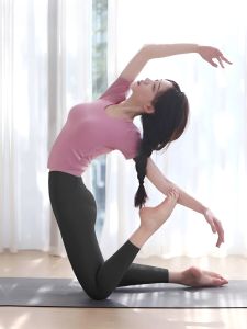 เสื้อยืดโยคะสำหรับผู้หญิง ทรงเข้ารูป ระบายอากาศได้ดี แห้งเร็ว ดูดซับเหงื่อ ยางยืด แขนสั้น ยาวถึงเอว ฤดูใบไม้ร่วง 2024