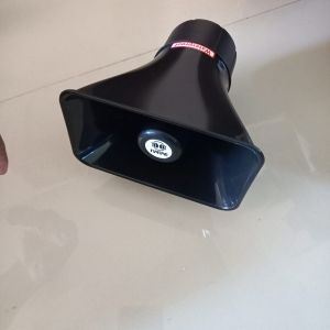 Alarm atret mundur  Mobil bos muda mau mundur