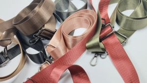 Tali Tas Selempang Pria & Wanita Poliester Halus Lebar 3 cm Panjang 125 cm Aksesoris Besi Hitam