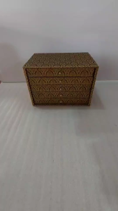 ถาดเรียบถาดกำมะหยี่ขนาด8*12นิ้วและ10*14นิ้วคลิบล้อกเปิดปิดสะดวกต่อการใช้งานตัวกล่องทำจากไม้mdfอย่างดีด้านนอกหุ้มด้วยหนังเทียมลายไม้ด้านในบุด้วยกำมะหยี่ไว้อย่างสวยงามฝาด้านบนเป็นจกใสตัวล้อกคลิบหนีบสองข้างเปิดปิดสะดวกสินค้าคุณภาพจากโรงด้านนอกหุ้มด้วยกำมะหยี