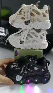 Toddler LED LightUp Sneakerswith Breathable Mesh Anti SlipSole Fashio Snlieuuhipn Sports Shoesfor Boys Girls lils Idealfor Casual