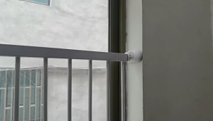 ส่งจากไทย🚀ความปลอดภัยของเด็กประตูรั้วกำแพงเสื่อ รั้วป้องกันการลื่นไถลโดยไม่ต้องเจาะรู4pcsสติกทนทานสะดวกผนังยามอุปกรณ์เสริมบ้าน 