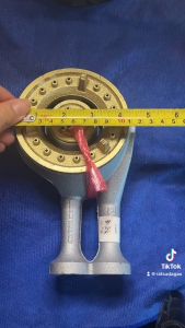 หัวเต่าแก๊ส หรือ หัวเตาแก๊ส ใช้สำหรับ ซ่อมเตาแก๊ส โดย วัสดุทำจากเหล็กหล่อ เครือบสี สามารถทนความร้อนได้สูง แต่จะไวต่อสนิม และมีให้เลือกหลายขนาด สำหรับเตาแก๊สสแตนเลส และ เตาแก๊สกระจก ในบางรุ่น เพียงแค่มีขนาดเท่ากัน ก็สามารถใช้ด้วยกันได้