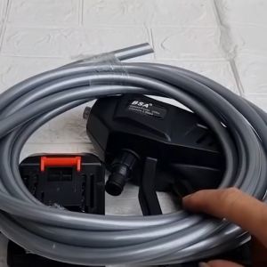 { HÀNG BÃI NHẬT } MÁY RỬA XE CẦM TAY HITACHI 199V - MÁY RỬA XE MINI - MÁY RỬA XE CAO ÁP - MÁY RỬA XE CÔNG SUẤT LỚN HITACHI - MÁY RỬA XE PIN HITACHI - Đa chức năng dễ sử dụng –3 chế độ phun rửa ( Bảo Hành 12 Tháng )