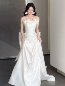 ชุดแต่งงานแขนกุดผ้าซาตินสไตล์ฝรั่งเศส กระโปรงทรงหางปลา กระโปรงยาวคลุมเข่า แขนกุด คอวี ชุดราตรี