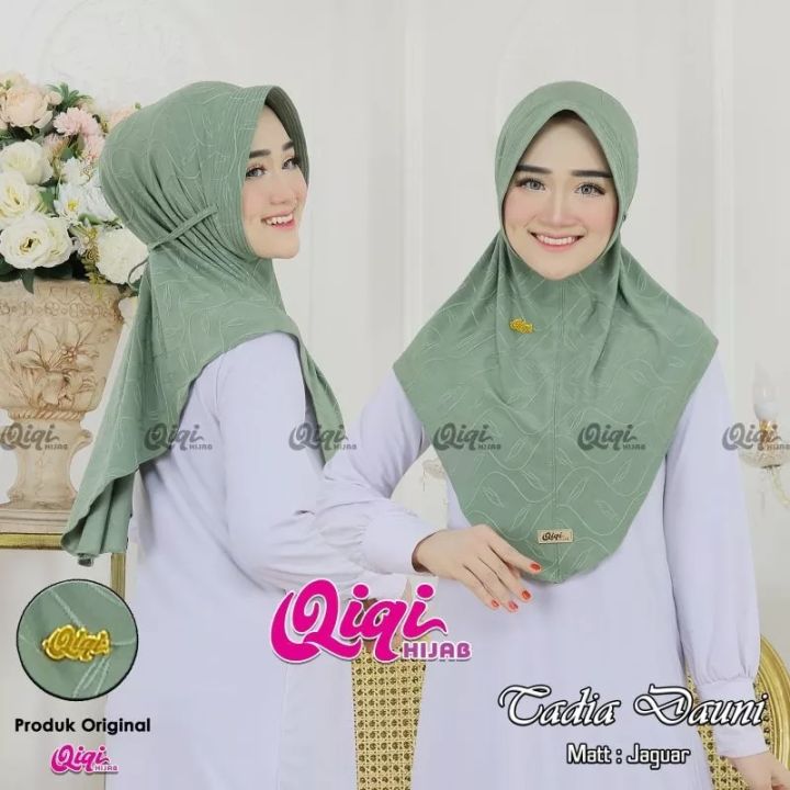 Xoroz pornosini tortayotgan ayollar