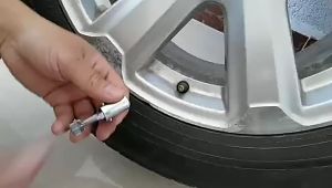 Đầu kẹp van bơm lốp bánh xe hơi xe máy xe tải góc 90 độ ren đồng (1 cái)