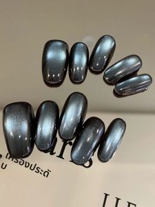 เล็บปลอมแบบกดติด 10 ชิ้น สีฟ้าลายตาแมว พร้อมแผ่นกาว 1 แผ่น และตะไบเล็บขนาดเล็ก 1 ชิ้น