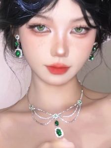 Retro Court Style Green Teardrop Tassel Necklace And Earrings Set for Women Luxury Sensation Clavicle Chain Dress Accessory