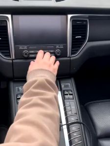 Car Tissue Holder Sun Visor Headrest Tissue Paper Box Holder Hanging Mini Cute Cartoon Back Seat Hook Hanger Tisu Cover Napkin Tisue Holder Car Interior Decoration Accessories Kotak Tisu Kereta