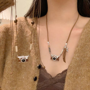 สร้อยคอแบบยาวสไตล์ย้อนยุคสีน้ำตาลเมอร์เรดสำหรับผู้หญิง เครื่องประดับแฟชั่นฤดูใบไม้ร่วง/ฤดูหนาว สร้อยคอสเวตเตอร์แบบยาว ดีไซน์เฉพาะตัว สร้อยคอแบบลำลอง