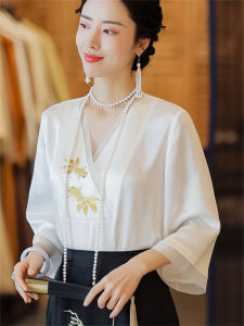 เสื้อเชิ้ตคอวีปักลายปลากระเบนผ้าซาตินสไตล์จีนฤดูร้อนปี 2024 เสื้อเชิ้ตผู้หญิงแขนยาวปานกลางทรงตรงคอวีปักลายปลากระเบน