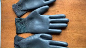 ถุงมือไนล่อนเคลือบ PUสีดำ(149บ./10คู่.)