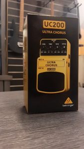 Behringer Ultra Chorus UC200 stereo chorus effects pedal gitar