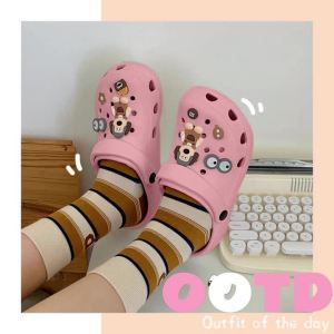 ที่สุดของที่สุด รองเท้าแตะแฟชั่น พื้นไม่หนา เลือกได้2สี ดำและขาว ใส่สบาย แมทช์ง่ายทุกลุค มีไซซ์ผู้ชายด้วยนะ กดตุ่มให้ทันกันนะทุกคน