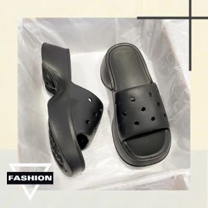 Tsion สินค้าขายดี รองเท้าแฟชั่นงานเสริมส้น รุ่นนี้มีให้เลือกมากมายถึง 5 สีด้วยกัน แต่ละสีคือตัวแม่ตัวมัมสุดๆ วัสดุที่ใช่คุณภาพดี น้ำหนักเบา สีสันสดใส จะใส่โอกาสไหนก็เหมาะ สั่งเลย