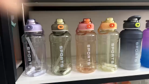 ขวดน้ำพกพา ความจุ 1.3 ลิตร SPORT ขวดน้ำพลาสติกแบบพกพาทูโทน ขวดน้ำพลาสติกแบบพกพา พลาสติก PC พร้อมหลอดดูด T01261