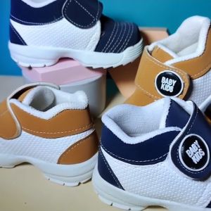 Sneakers Si Kecil: Sepatu Anak Usia 1-3 Tahun