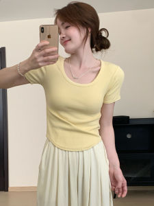 เสื้อยืดคอกลมแขนสั้นผ้าฝ้ายแท้ทรงสลิมฟิตสำหรับผู้หญิง ฤดูร้อน 2024 สีเหลืองนม เสื้อผ้าทำงานสไตล์เกาหลี สีสันสดใส