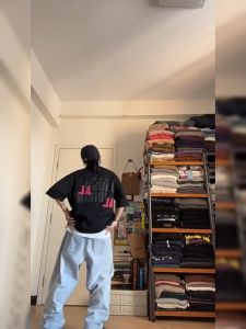 Kaos Streetwear Wanita Lengan Pendek 2025 - Motif Huruf Color Blocking Retro Amerika Desain Longgar Slimming Ukuran Besar & Kerah Bulat Overhead Atasan Eksklusif Tren Musim Panas Bahan kain yang bernapas Womens Clothing Tops T-Shirts nyaman cantik