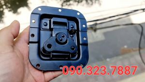 Khoá bướm 105 x 112m ( sơn đen tĩnh điện) dùng tủ case tủ âm thanh tủ thiết bị case loa thùng đựng loa