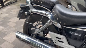 Cặp giá đỡ túi da treo hông xe Suzuki GZ150A