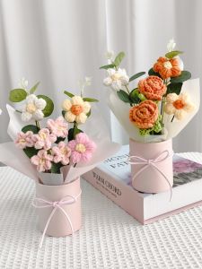 ช่อดอกไม้ถักมือ ดอกกุหลาบ ดอกทานตะวัน ของขวัญชิ้นเล็กๆ ใช้งานได้จริง สำหรับครู เพื่อน ลูกค้า เทศกาลกลางฤดูใบไม้ร่วง ทำจากไหมพรม