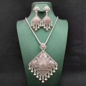 เครื่องประดับสีรมดำ สร้อย+ตุ้มหู พร้อมส่ง - เครื่องประดับสีรมดำ สร้อย+ตูมหู พร้อมส่ง