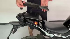 Motorcycle Rear Seat Bag Expandable Carbon Fiber PU Motorbike Tail Storage Bag with Rain Cover for Half Helmet